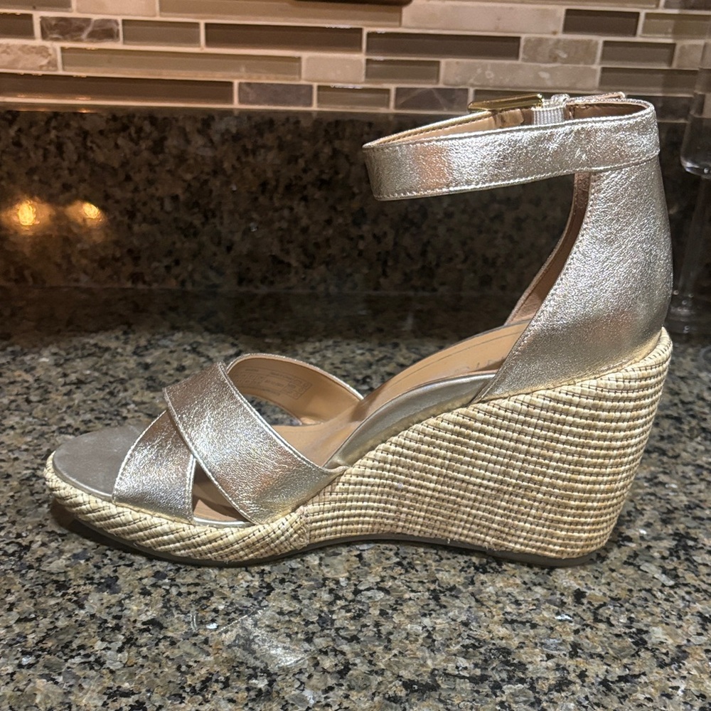 Vionic Metallic Wedge heel Sandals NEW - Picture 5 of 9